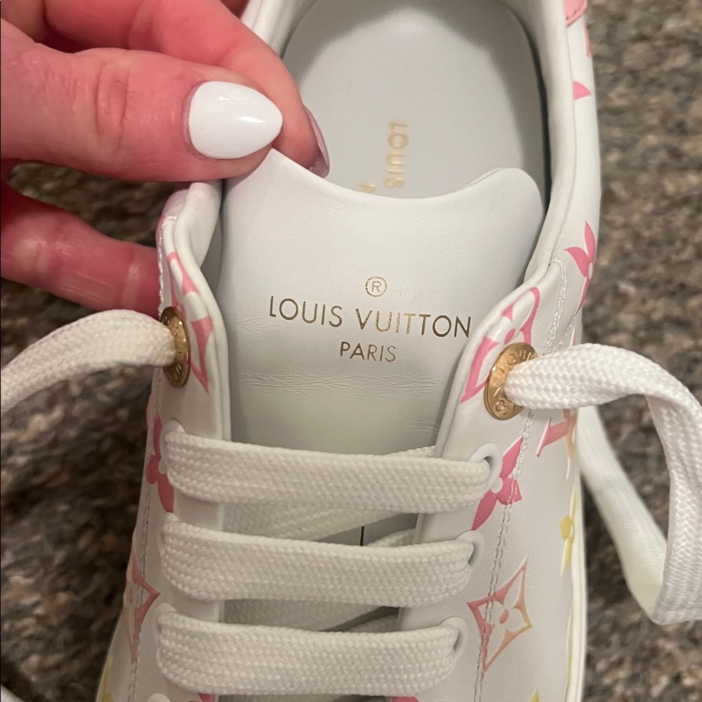 Louis Vuitton sneakers. 7 - Picture 8 of 10